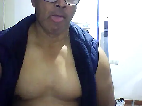 Snapshot of sexigym35 chatting on 10/11/25, 10:44 sexigym35 online show from 10/11/25, 10:44