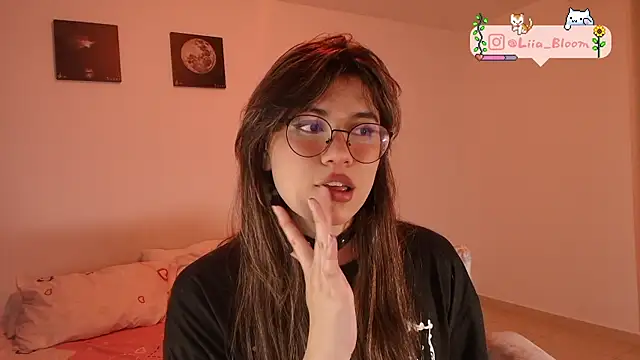 Snapshot of Liia-Bloom chatting on 09/14/25, 03:18 Liia-Bloom online show from 09/14/25, 03:18