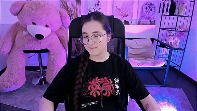 Snapshot of VirtuallVoyant chatting on 12/04/25, 08:46 VirtuallVoyant online show from 12/04/25, 08:46