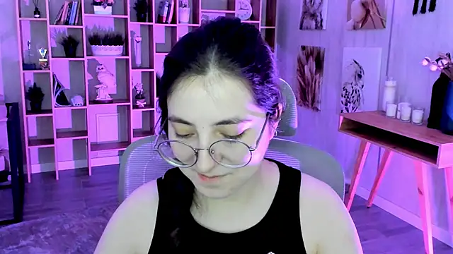 Snapshot of VirtuallVoyant chatting on 11/05/25, 04:48 VirtuallVoyant online show from 11/05/25, 04:48