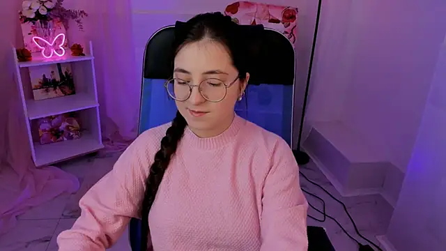 Snapshot of VirtuallVoyant chatting on 11/09/25, 03:54 VirtuallVoyant online show from 11/09/25, 03:54