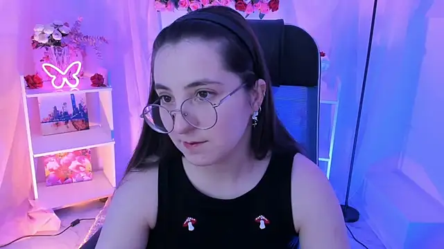 Snapshot of VirtuallVoyant chatting on 10/21/25, 04:45 VirtuallVoyant online show from 10/21/25, 04:45