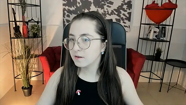 Snapshot of VirtuallVoyant chatting on 11/12/25, 02:15 VirtuallVoyant online show from 11/12/25, 02:15