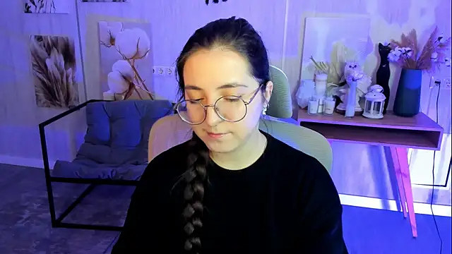 Snapshot of VirtuallVoyant chatting on 11/14/25, 04:38 VirtuallVoyant online show from 11/14/25, 04:38