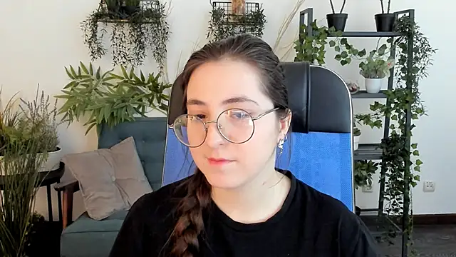 Snapshot of VirtuallVoyant chatting on 11/26/25, 06:57 VirtuallVoyant online show from 11/26/25, 06:57