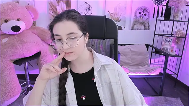 Snapshot of VirtuallVoyant chatting on 12/18/25, 07:13 VirtuallVoyant online show from 12/18/25, 07:13