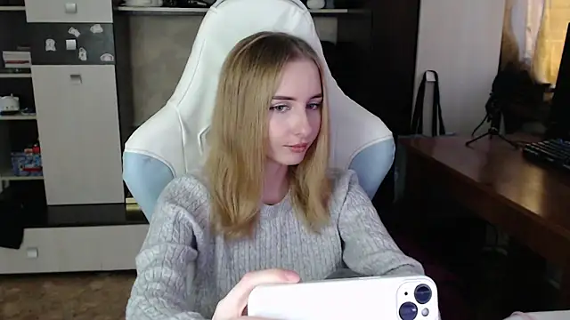 Cutti Crystal online show from 10/11/25, 08:48