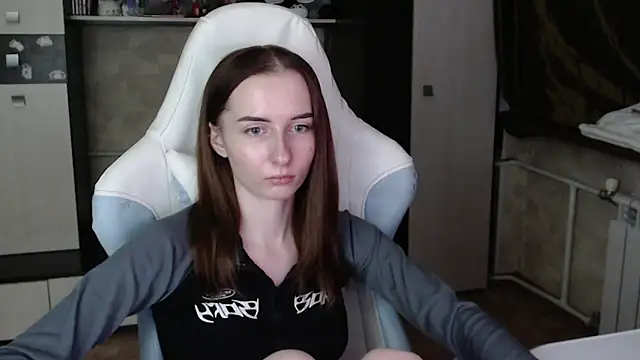 Cutti Crystal online show from 11/04/25, 03:05