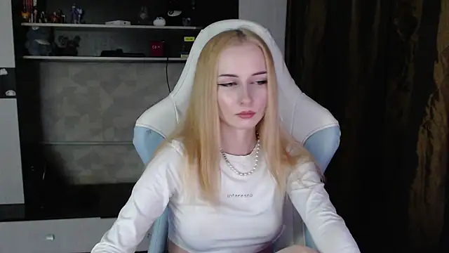 Cutti Crystal online show from 03/23/26, 08:41