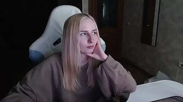 Cutti Crystal online show from 04/12/26, 04:10