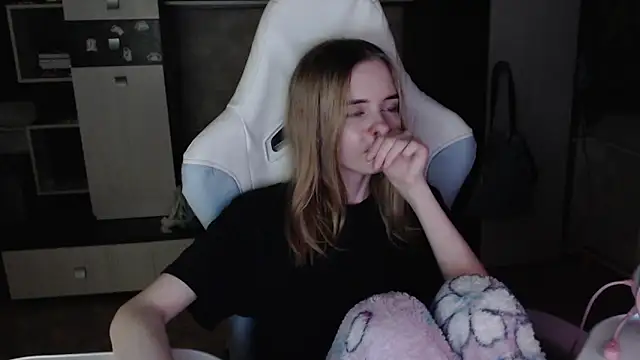 Cutti Crystal online show from 10/03/25, 05:14