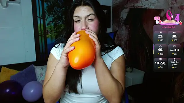 gigi gilt  online show from 11/30/25, 04:24