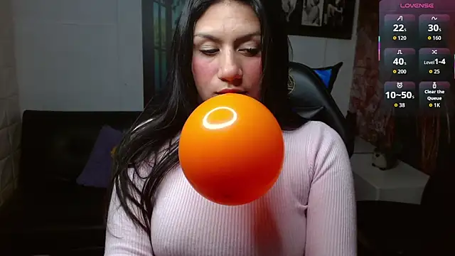 gigi gilt  online show from 11/16/25, 04:06