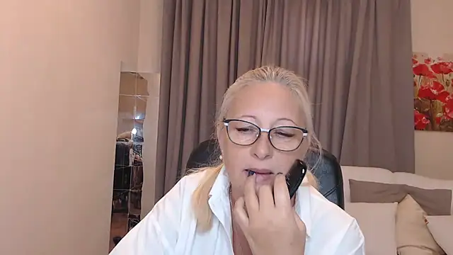 ValeriaSharm online show from 10/15/25, 10:34