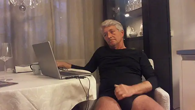 Swegay12-Exhi online show from 02/06/26, 03:19