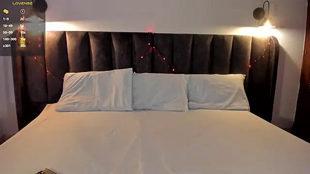 Sophie Smith19  online show from 11/25/25, 01:55