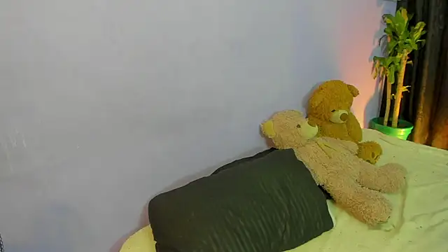 Snapshot of cam11_07 chatting on 11/14/25, 03:32 cam11 07 online show from 11/14/25, 03:32