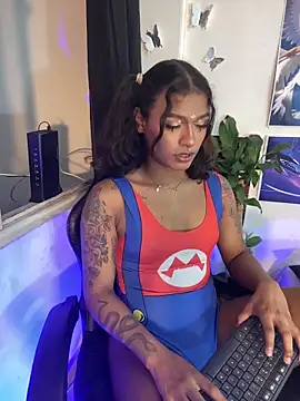 Snapshot of cam11_07 chatting on 10/31/25, 11:00 cam11 07 online show from 10/31/25, 11:00