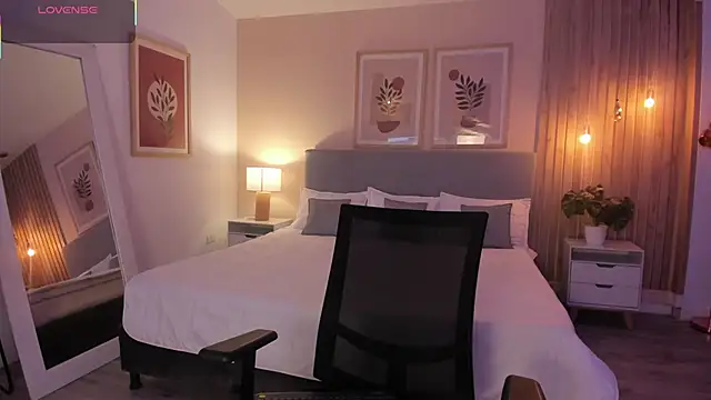 AuroraEvanss online show from 11/14/25, 10:24