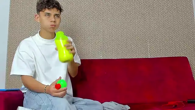 willy sexxx18 online show from 02/21/26, 08:00