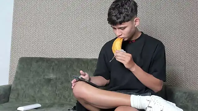 willy sexxx18 online show from 11/08/25, 01:58