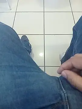 Snapshot of svvagesexyy chatting on 12/17/25, 07:46 svvagesexyy online show from 12/17/25, 07:46