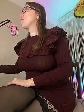 Snapshot of CrazyPinky chatting on 12/10/24, 02:39 CrazyPinky online show from 12/10/24, 02:39