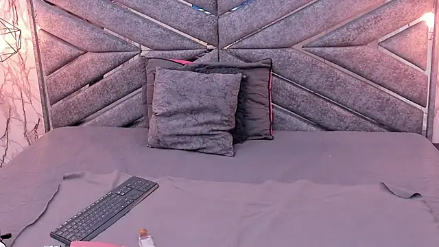 Snapshot of SASHA_BROWNIE__ chatting on 11/17/25, 08:02 SASHA BROWNIE online show from 11/17/25, 08:02