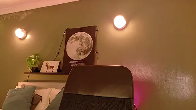 Taylorsmitth  online show from 10/28/25, 11:42