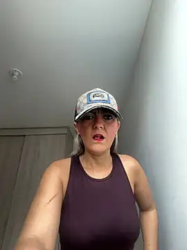 Snapshot of Tinymilf_ chatting on 06/29/26, 06:40 Tinymilf online show from 06/29/26, 06:40