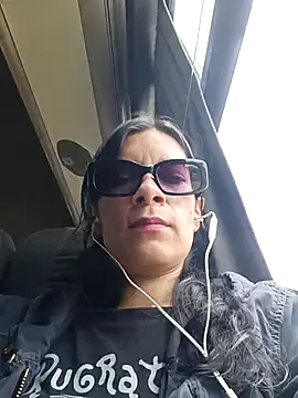 Snapshot of kim_lebanon chatting on 10/20/25, 04:07 kim lebanon online show from 10/20/25, 04:07