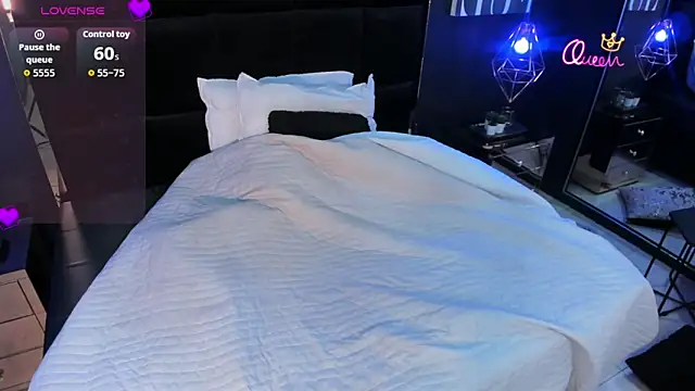 MarianaaSantos online show from 02/15/26, 11:47