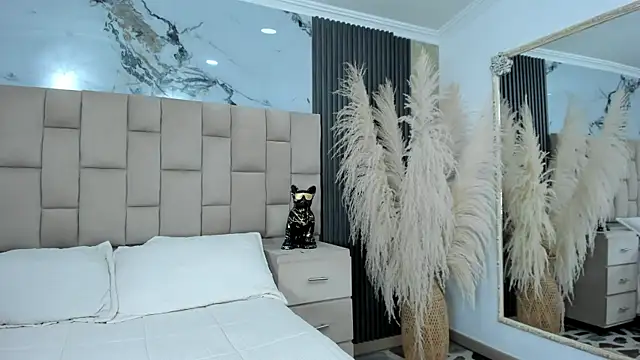 cloesummerr  online show from 04/15/26, 07:58