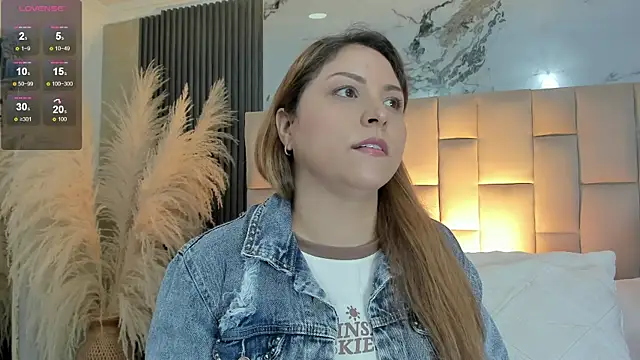 cloesummerr  online show from 03/29/26, 12:40