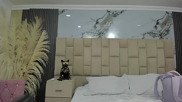 cloesummerr  online show from 02/17/26, 12:24