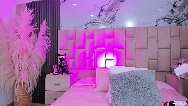 cloesummerr  online show from 03/12/26, 12:53