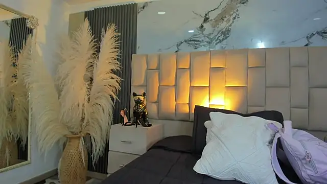 cloesummerr  online show from 03/21/26, 12:31