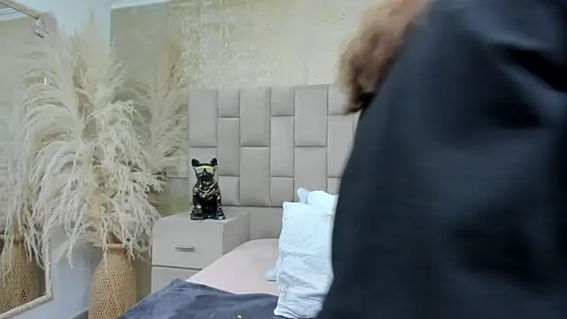 cloesummerr  online show from 12/16/25, 01:04