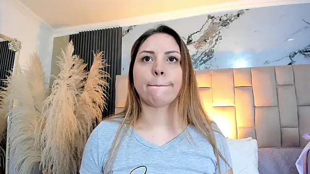 cloesummerr  online show from 04/20/26, 02:07