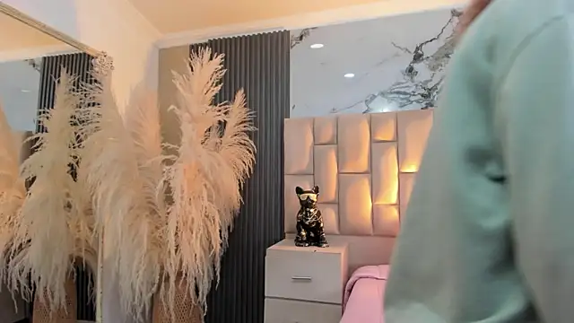 cloesummerr  online show from 03/14/26, 12:22