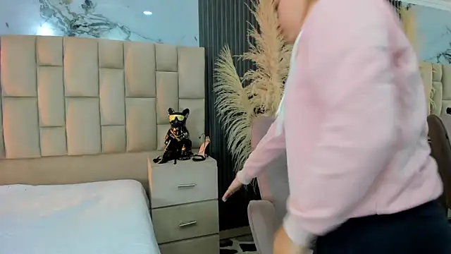 cloesummerr  online show from 02/20/26, 12:29