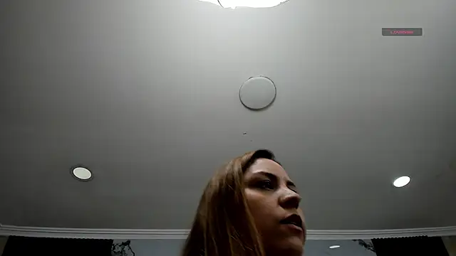 cloesummerr  online show from 04/13/26, 12:42