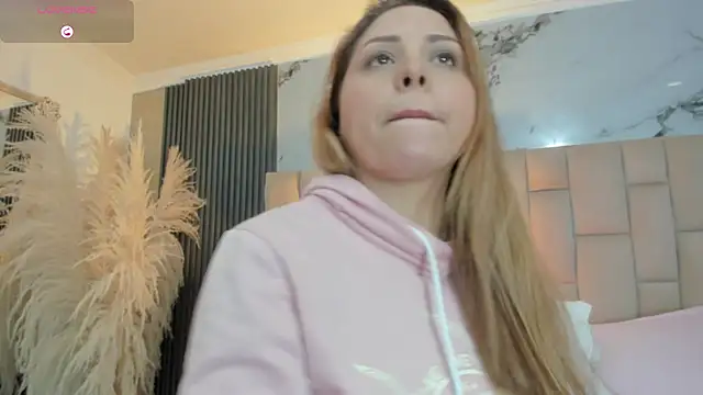 cloesummerr  online show from 03/27/26, 01:56