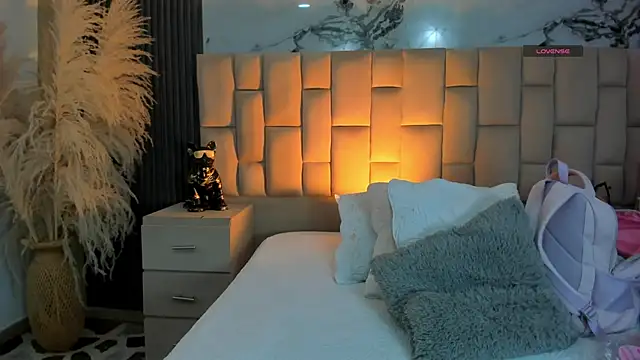 cloesummerr  online show from 02/03/26, 12:54