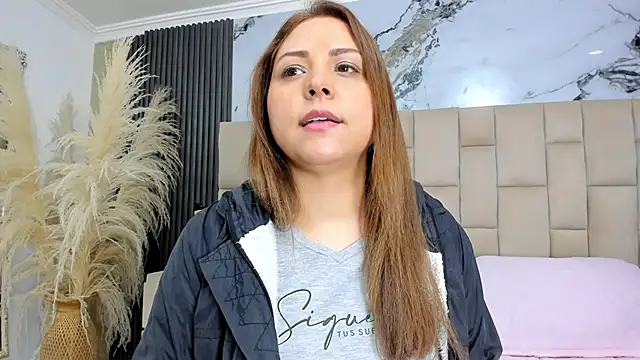 cloesummerr  online show from 05/11/26, 12:50