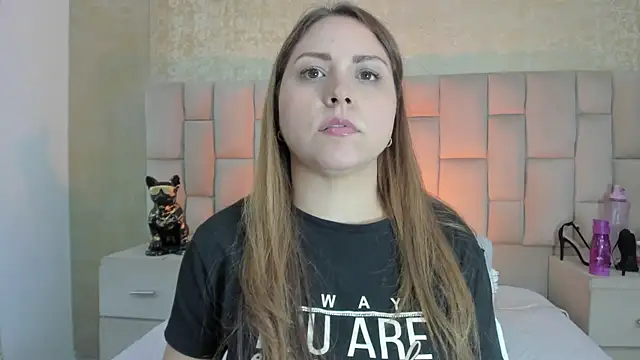 cloesummerr  online show from 10/31/25, 01:08