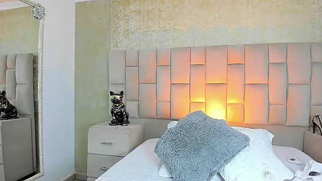 cloesummerr  online show from 11/25/25, 01:22