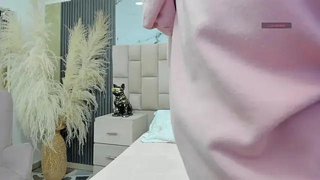 cloesummerr  online show from 02/10/26, 12:48