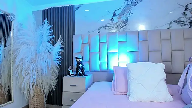 cloesummerr  online show from 03/19/26, 12:38