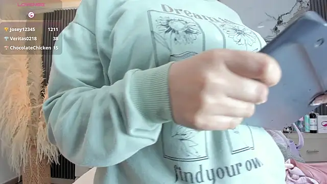 cloesummerr  online show from 03/28/26, 12:39